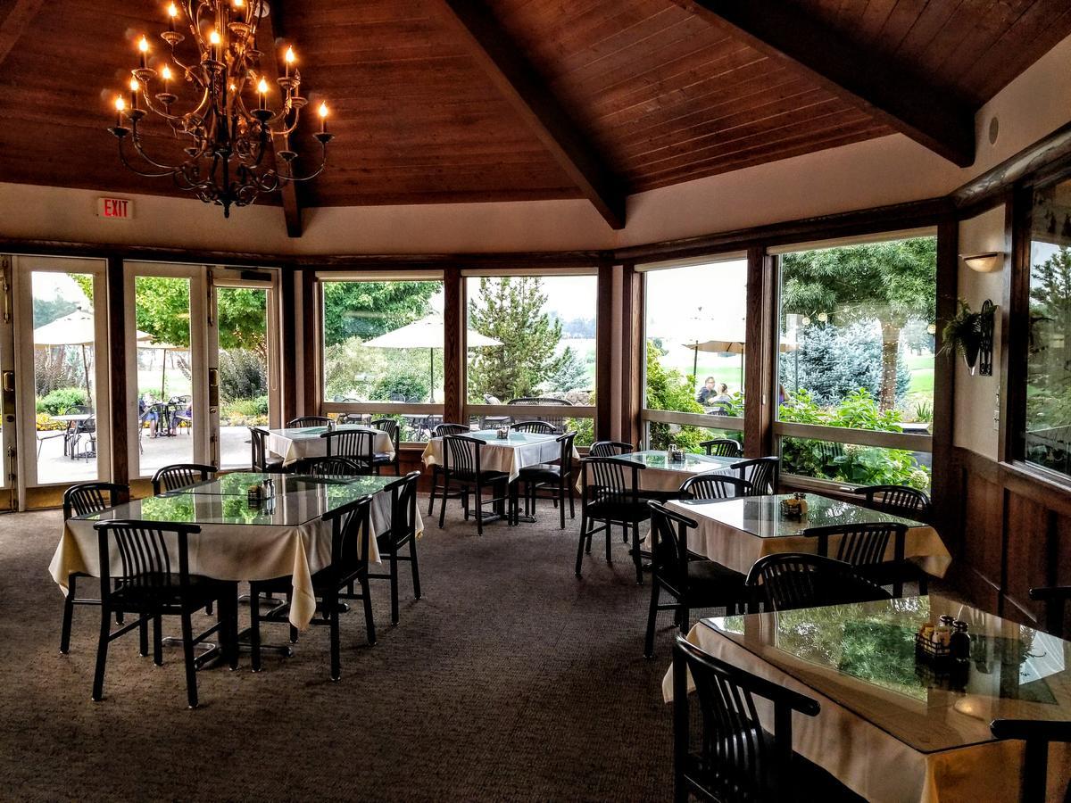 Resort At Eagle Point Golf Club Lodging Exterior photo
