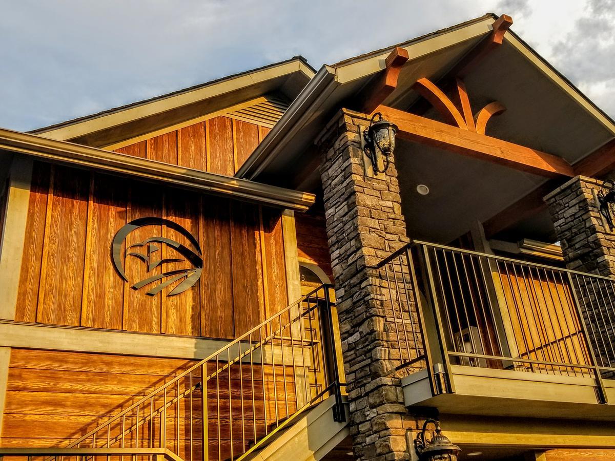 Resort At Eagle Point Golf Club Lodging Exterior photo