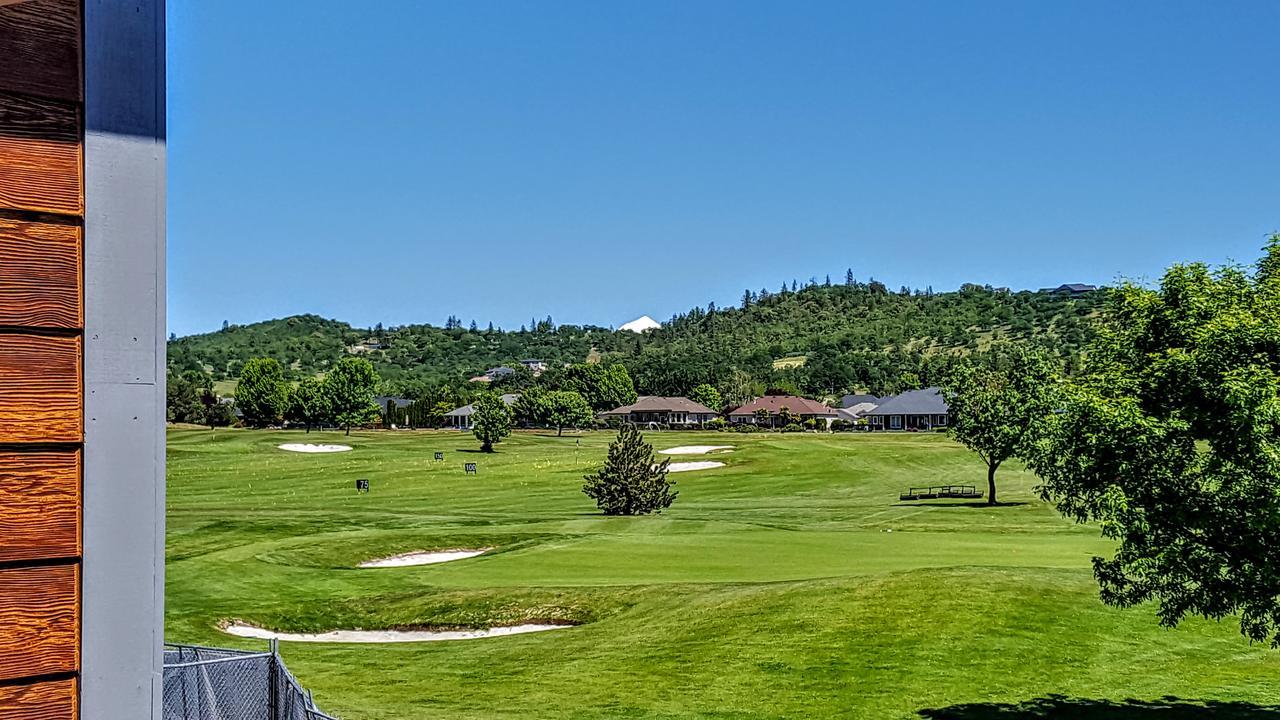 Resort At Eagle Point Golf Club Lodging Exterior photo