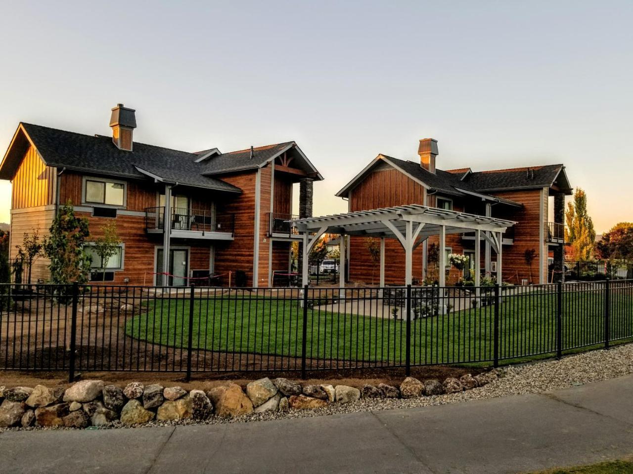 Resort At Eagle Point Golf Club Lodging Exterior photo