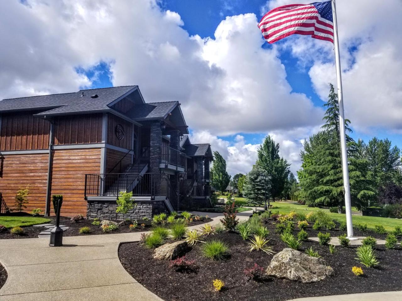 Resort At Eagle Point Golf Club Lodging Exterior photo