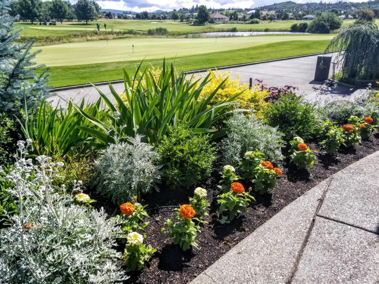 Resort At Eagle Point Golf Club Lodging Exterior photo