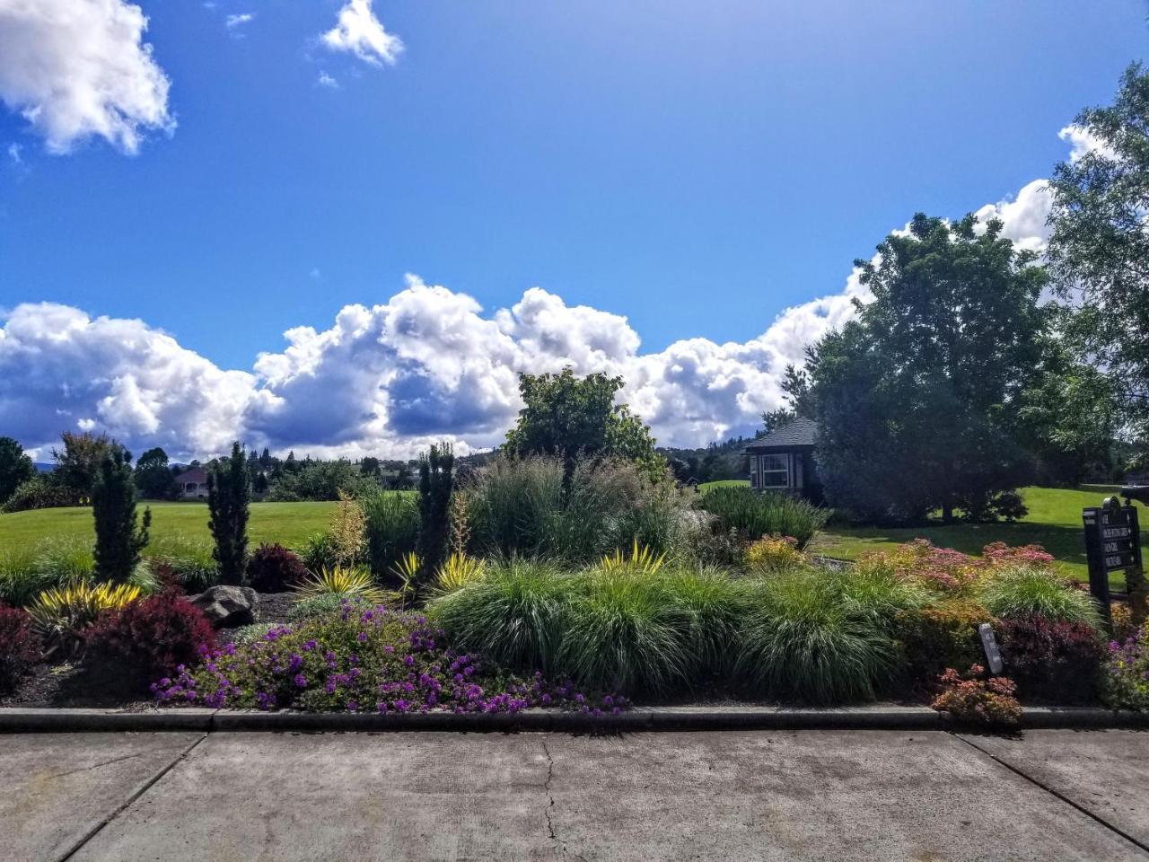 Resort At Eagle Point Golf Club Lodging Exterior photo